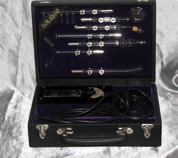 Lovely Compact 7pc Solidor Violet Wand